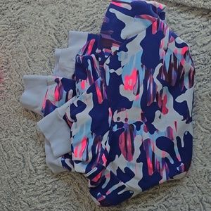 Under Armour YXL girls' loose fit multicolored hoodie, like new